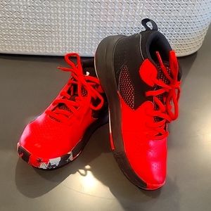 Under Armour High Top Sneaker Boy size 1